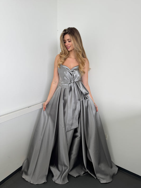 Robe brillante argentée